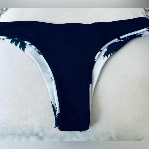 CHEEKY GAL 2 piece Bikini Black & White Hawaiian Print Beautiful Bathing Suit - Picture 16 of 16